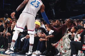 关于重要助攻首场状态出色，C9观众沸腾！，浓眉哥重返赛场再创辉煌时刻的信息爱游戏app